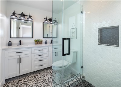 Hvitt badeservantskap